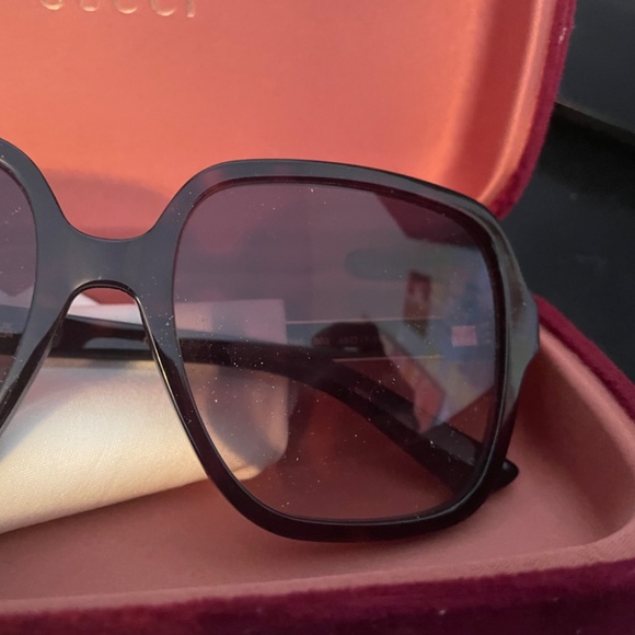 Gucci Sunglasses - Picture 4 of 5